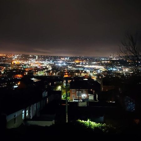 Chimneys Guest House Блекбърн Екстериор снимка