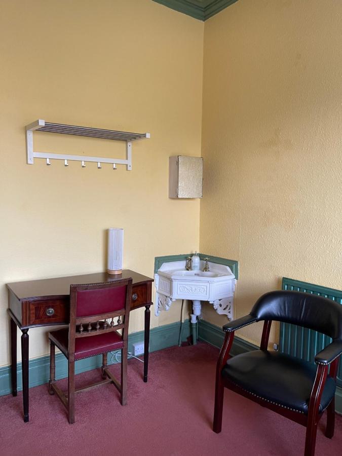 Chimneys Guest House Блекбърн Екстериор снимка