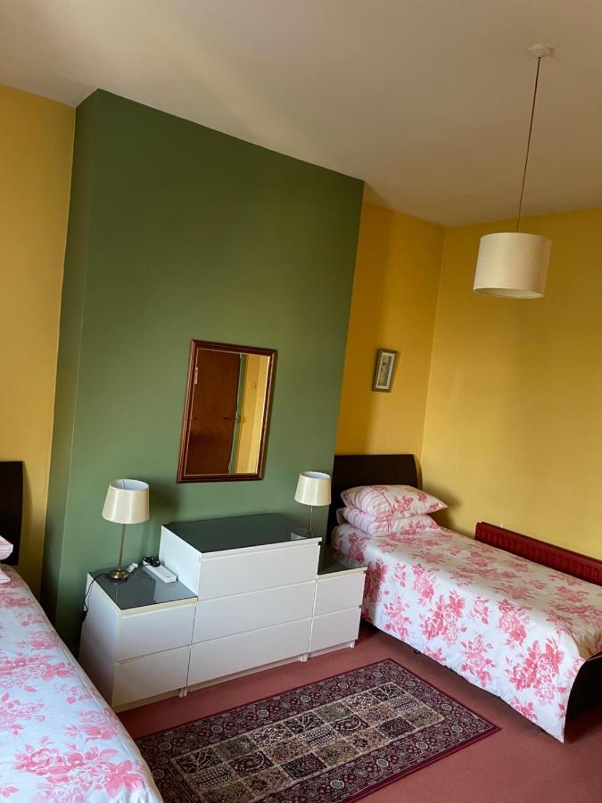 Chimneys Guest House Блекбърн Екстериор снимка