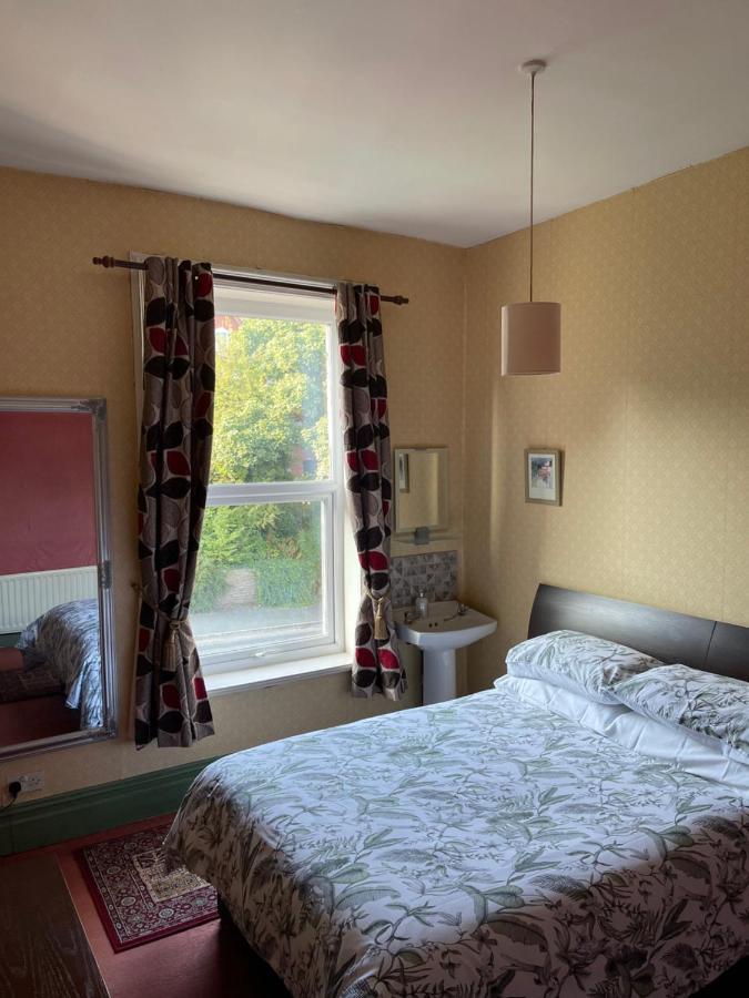 Chimneys Guest House Блекбърн Екстериор снимка