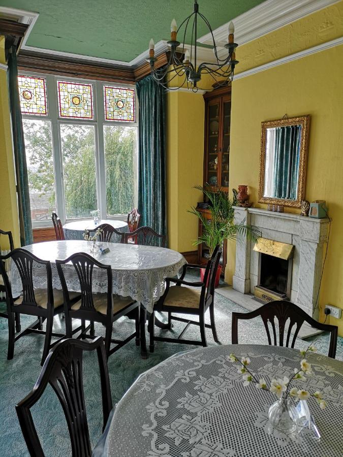 Chimneys Guest House Блекбърн Екстериор снимка