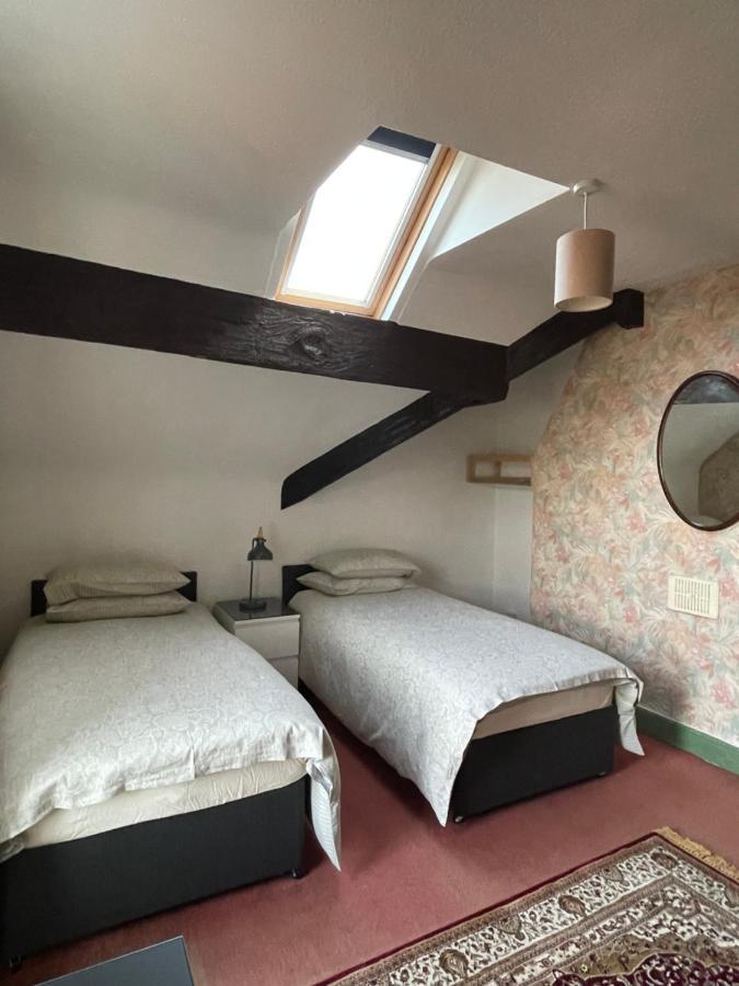 Chimneys Guest House Блекбърн Екстериор снимка