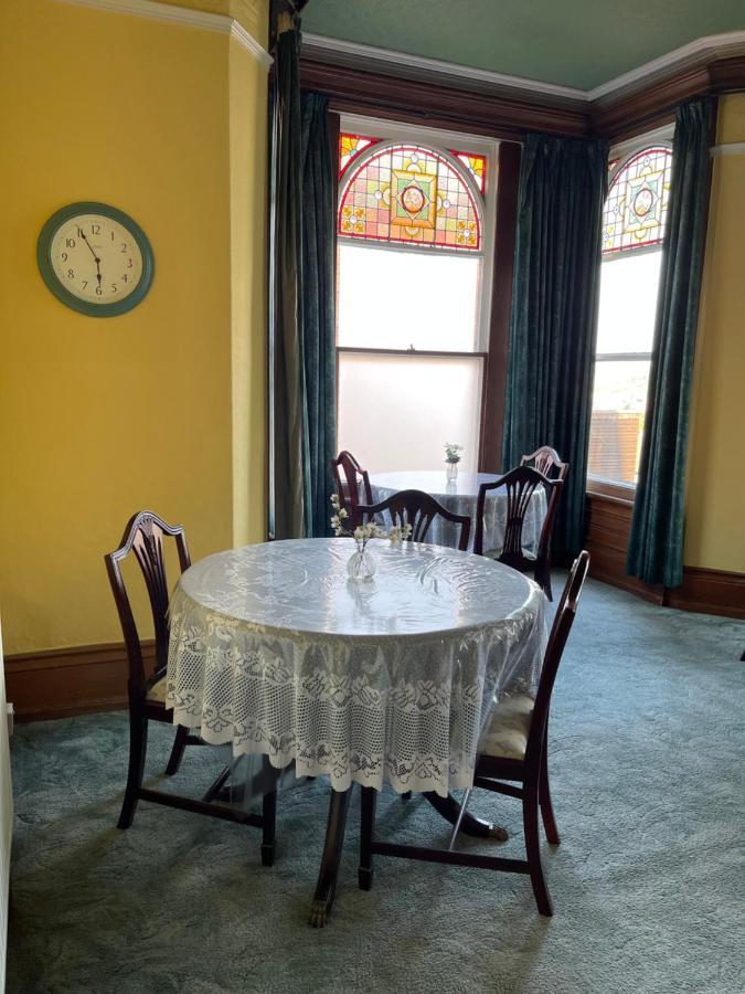 Chimneys Guest House Блекбърн Екстериор снимка