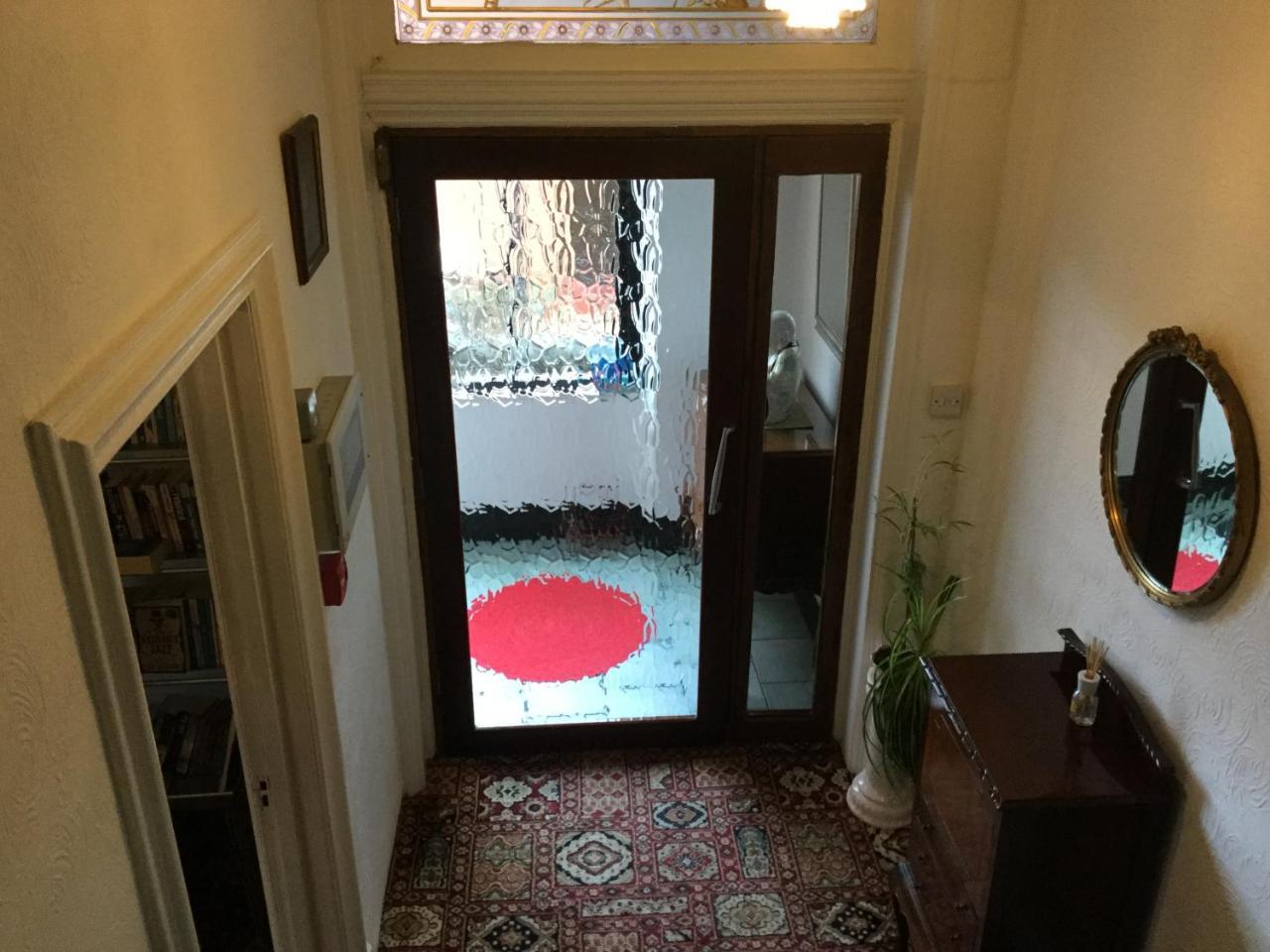 Chimneys Guest House Блекбърн Екстериор снимка