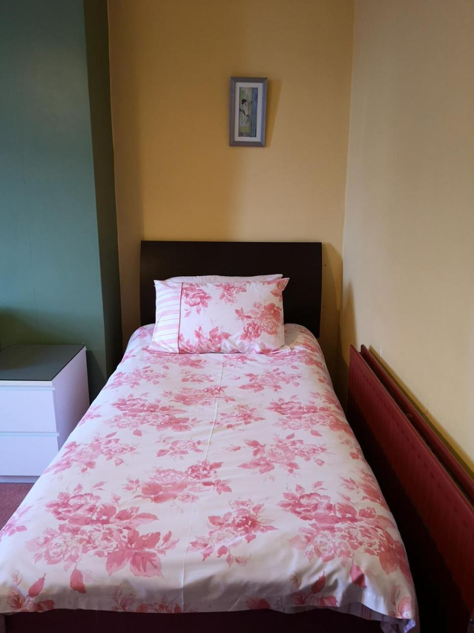 Chimneys Guest House Блекбърн Екстериор снимка