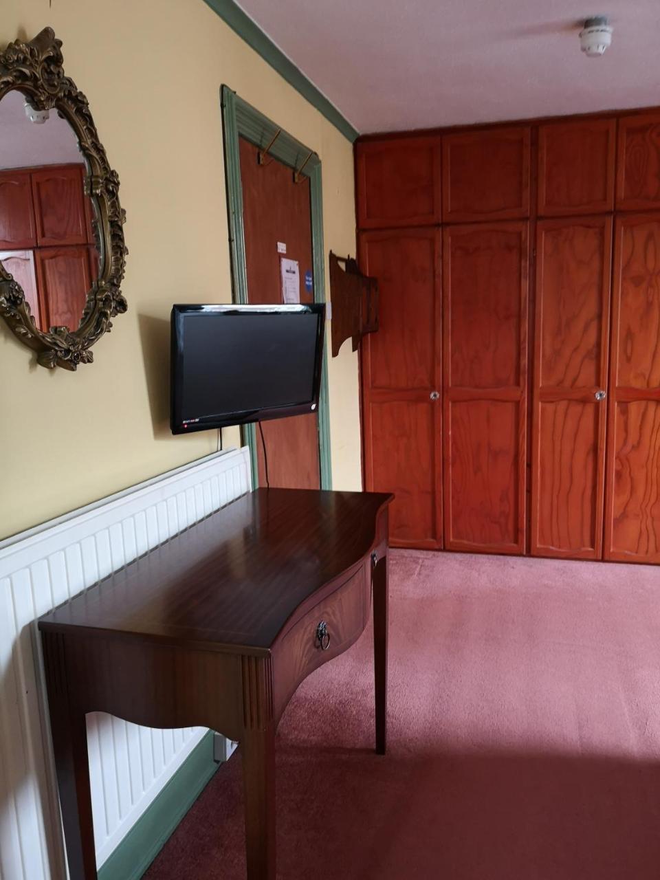 Chimneys Guest House Блекбърн Екстериор снимка