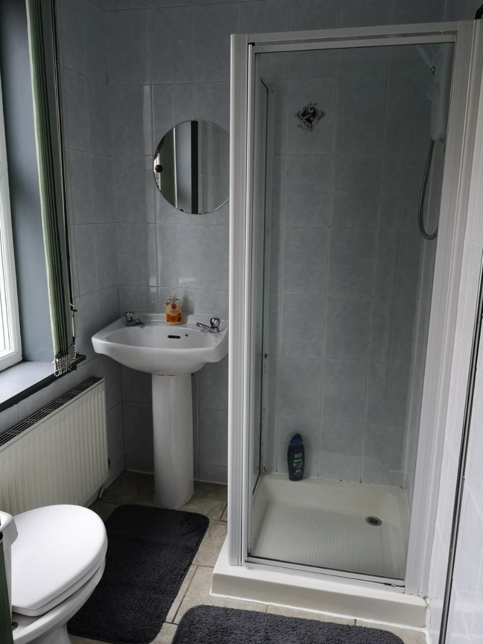 Chimneys Guest House Блекбърн Екстериор снимка